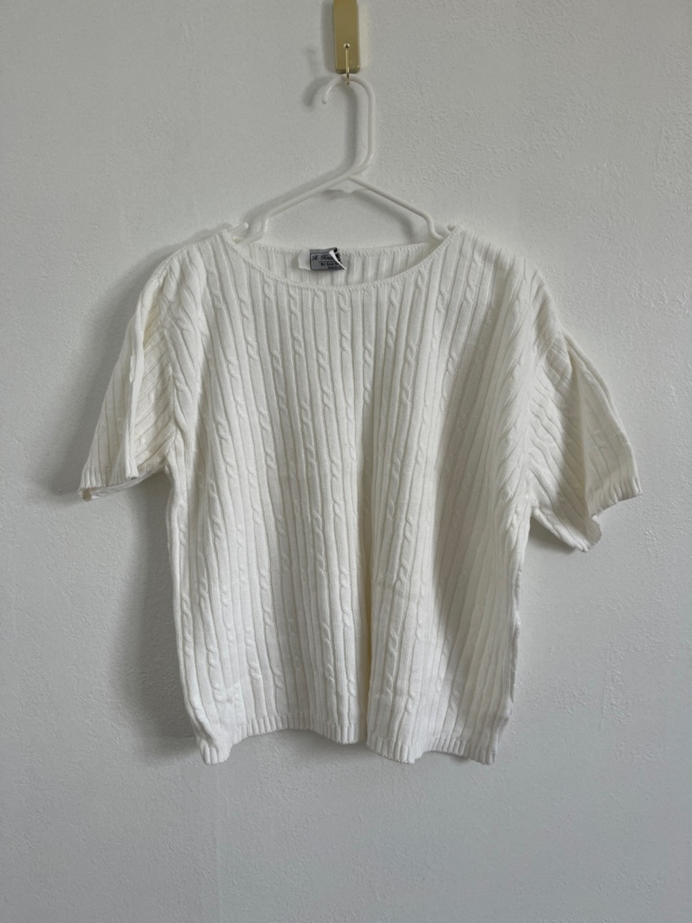 A Knitch Above Women's Cream Cable Knit Short Sleeve Sweater